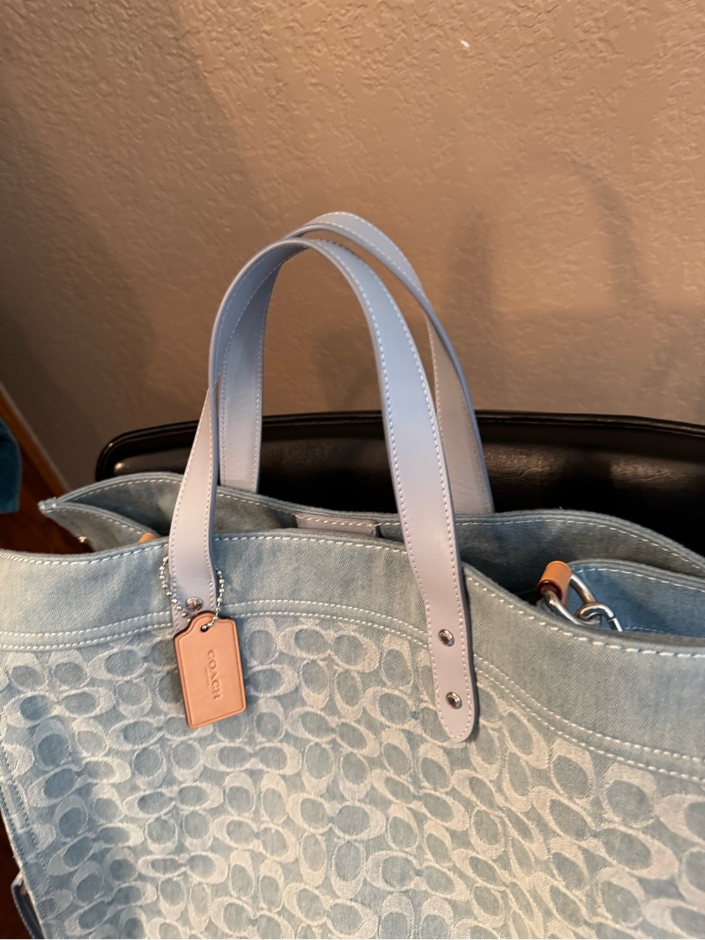 Coach purse - Picture 3 of 6